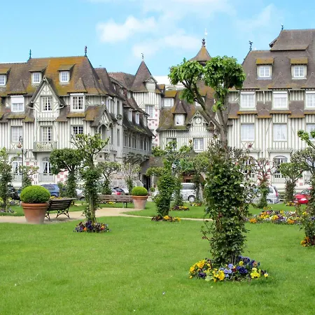 Apartment Les Terrasses De Tourgeville-4 By Interhome Tourgeville